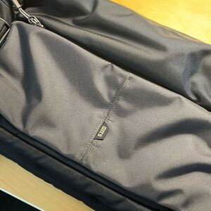 LV10 UTILITY SLING PACK 13L. Like new